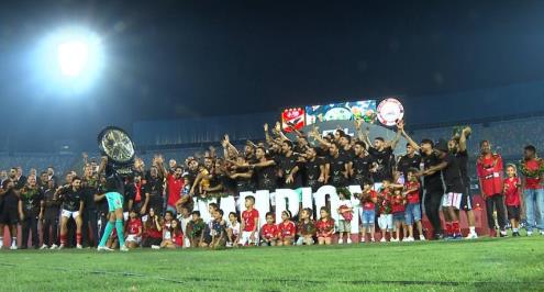 مباراة الـ96 ساعة وتسليم الدوري في أفريقيا.. مواقف وطرائف الكرة المصرية